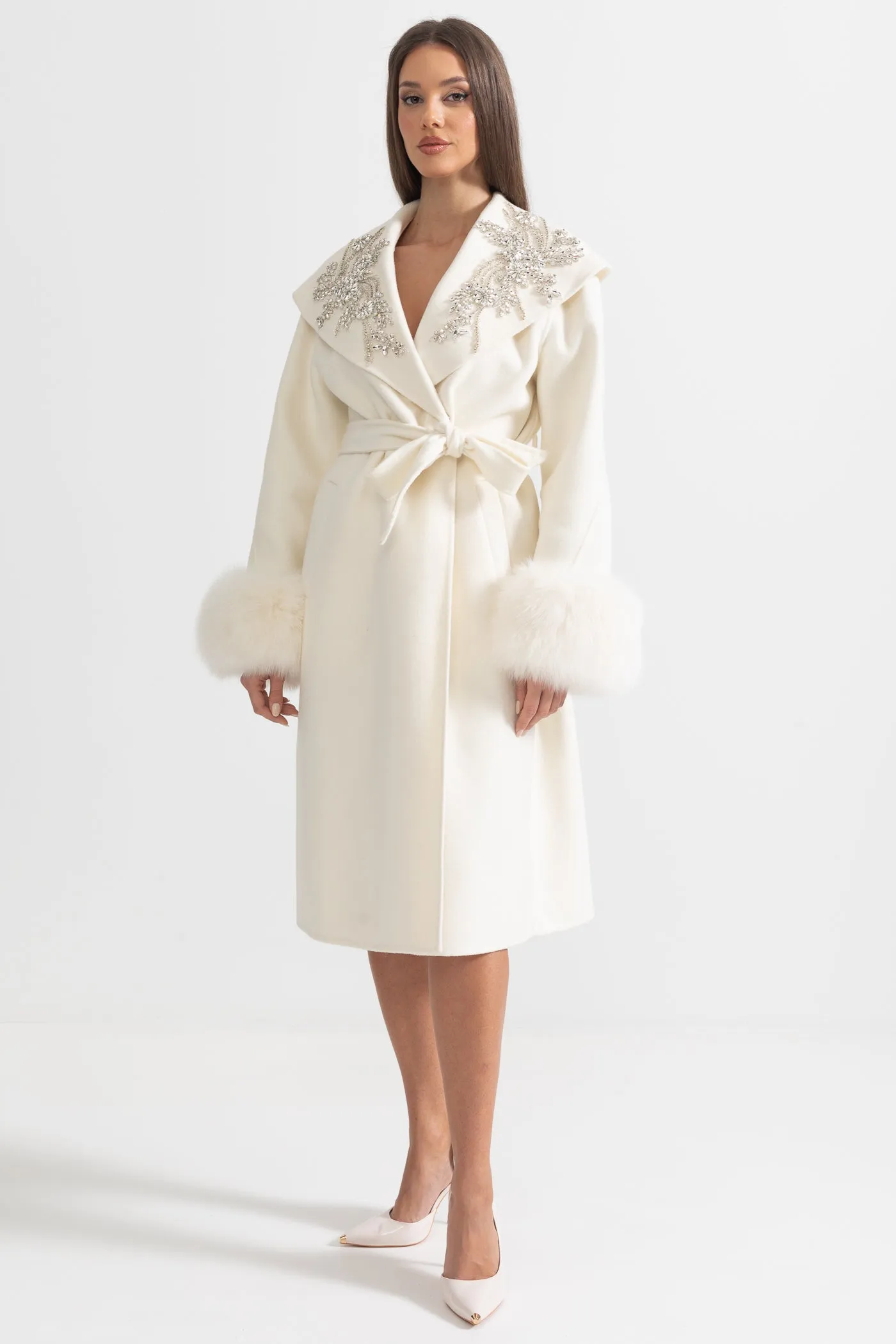 Cashmere Overcoat With Fox Fur Cuffs And 3D Floral Detailing - Ivoire