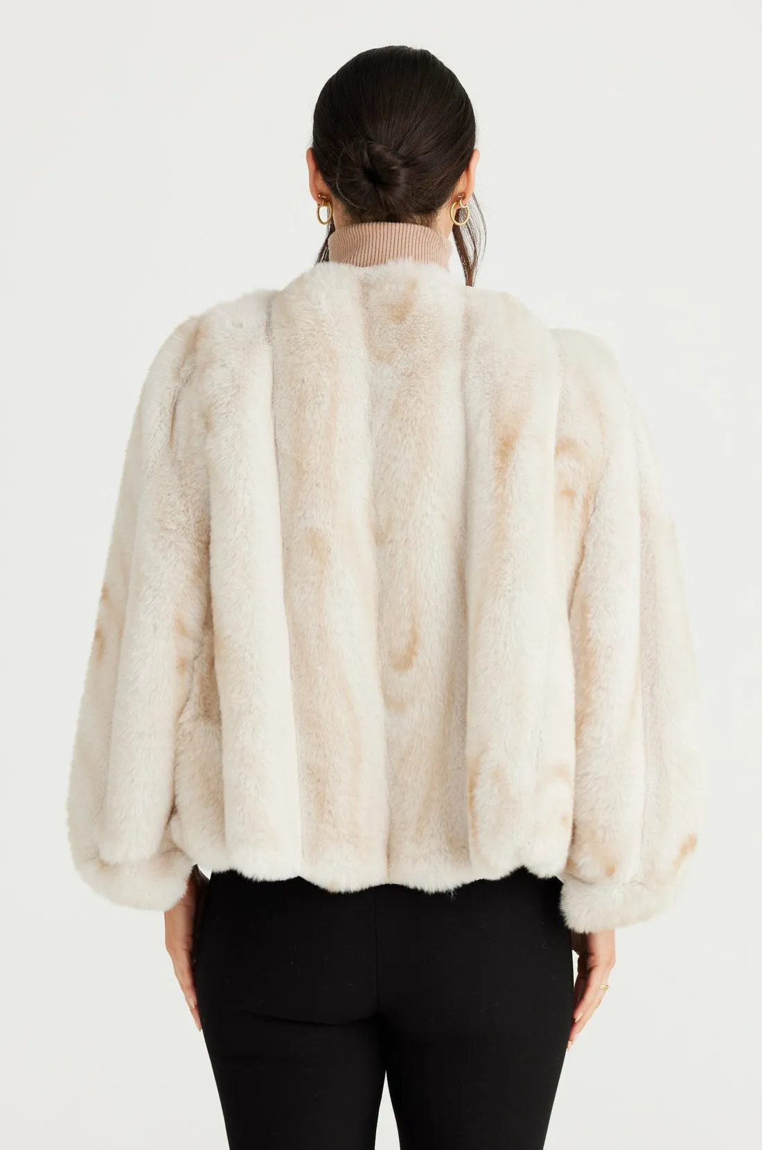 Holiday Trading & Co - Victoria Fur Cape - Linear Vanilla