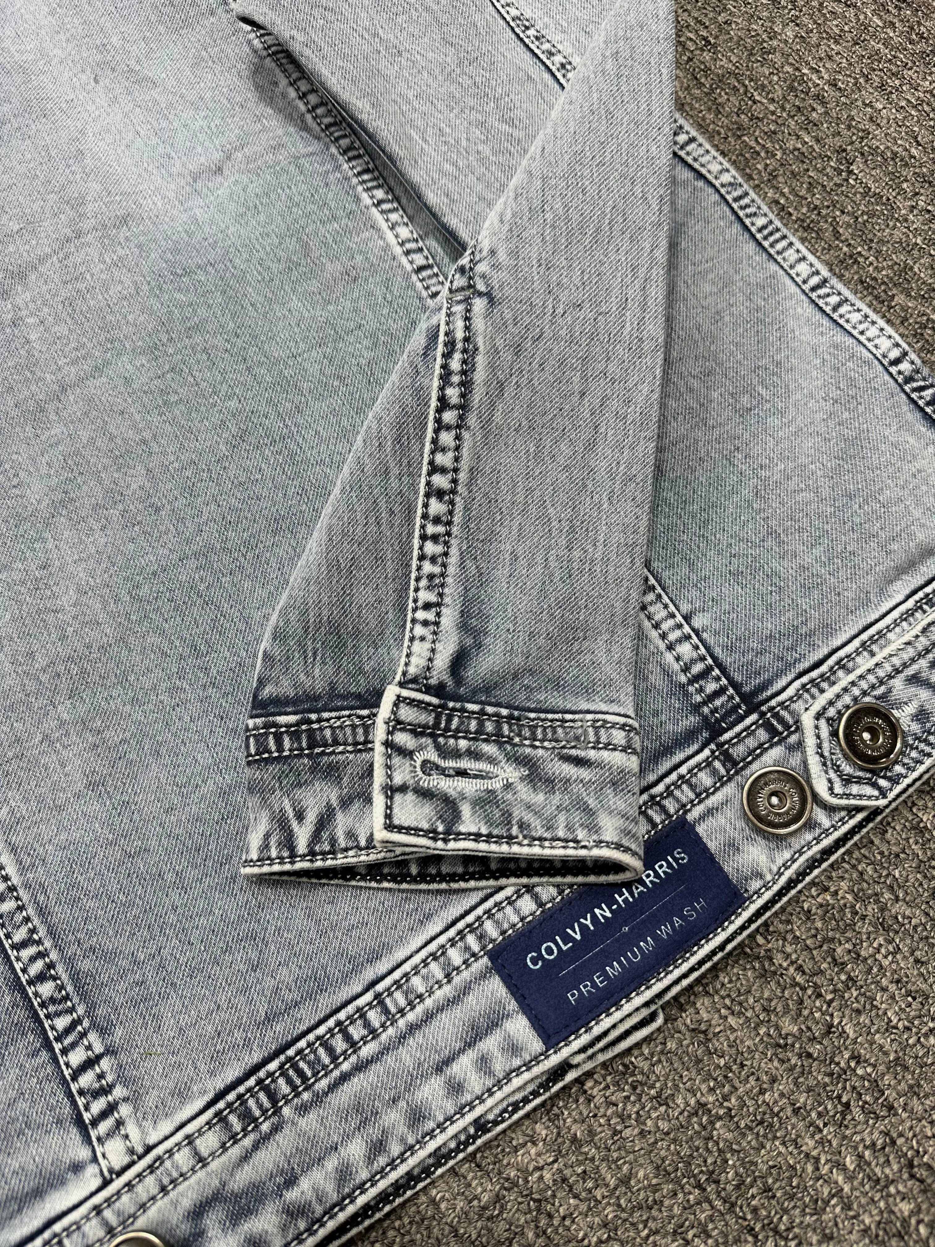 Ice Tone Rugged Washed Denim Cotton Knit Jacket for Men with Embroidery Patch & Suede Leather Collar