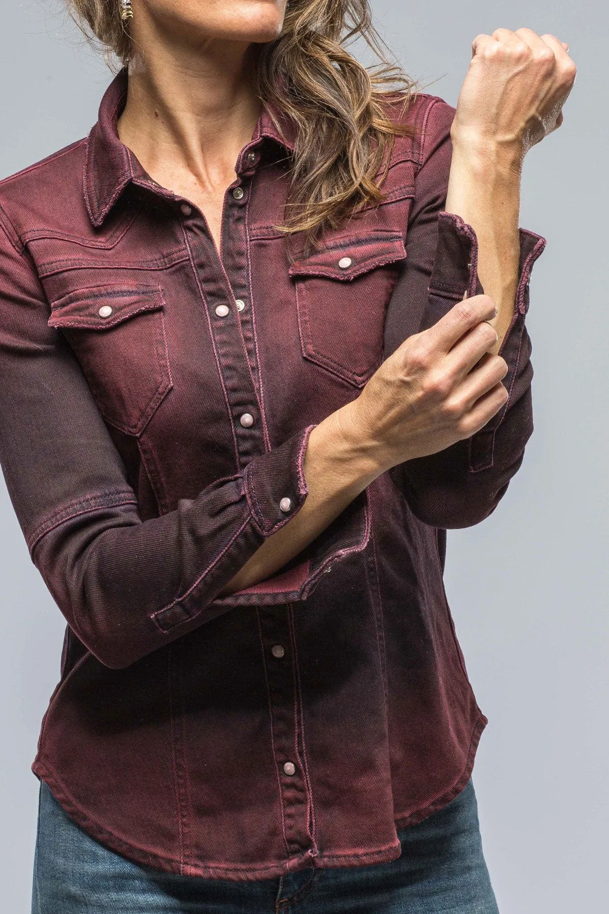 Maddi Fitted Western Snap Shirt In Bordeaux Over Dye