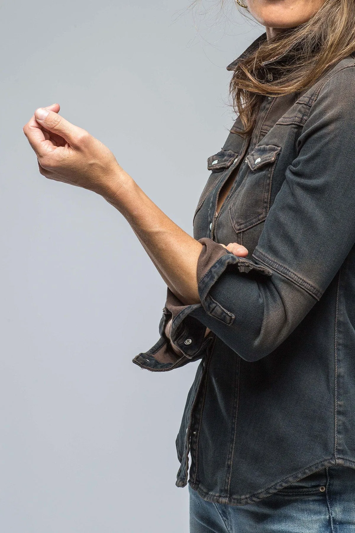 Maddi Fitted Western Snap Shirt In Brown Over Dye
