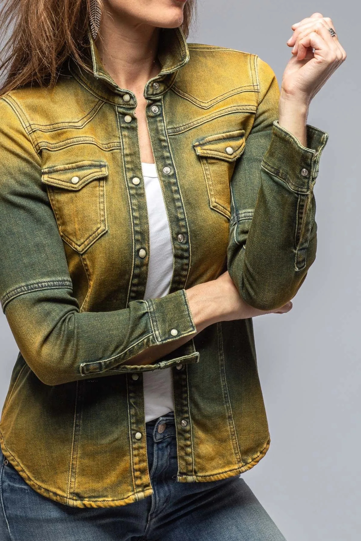 Maddi Fitted Western Snap Shirt In Marigold
