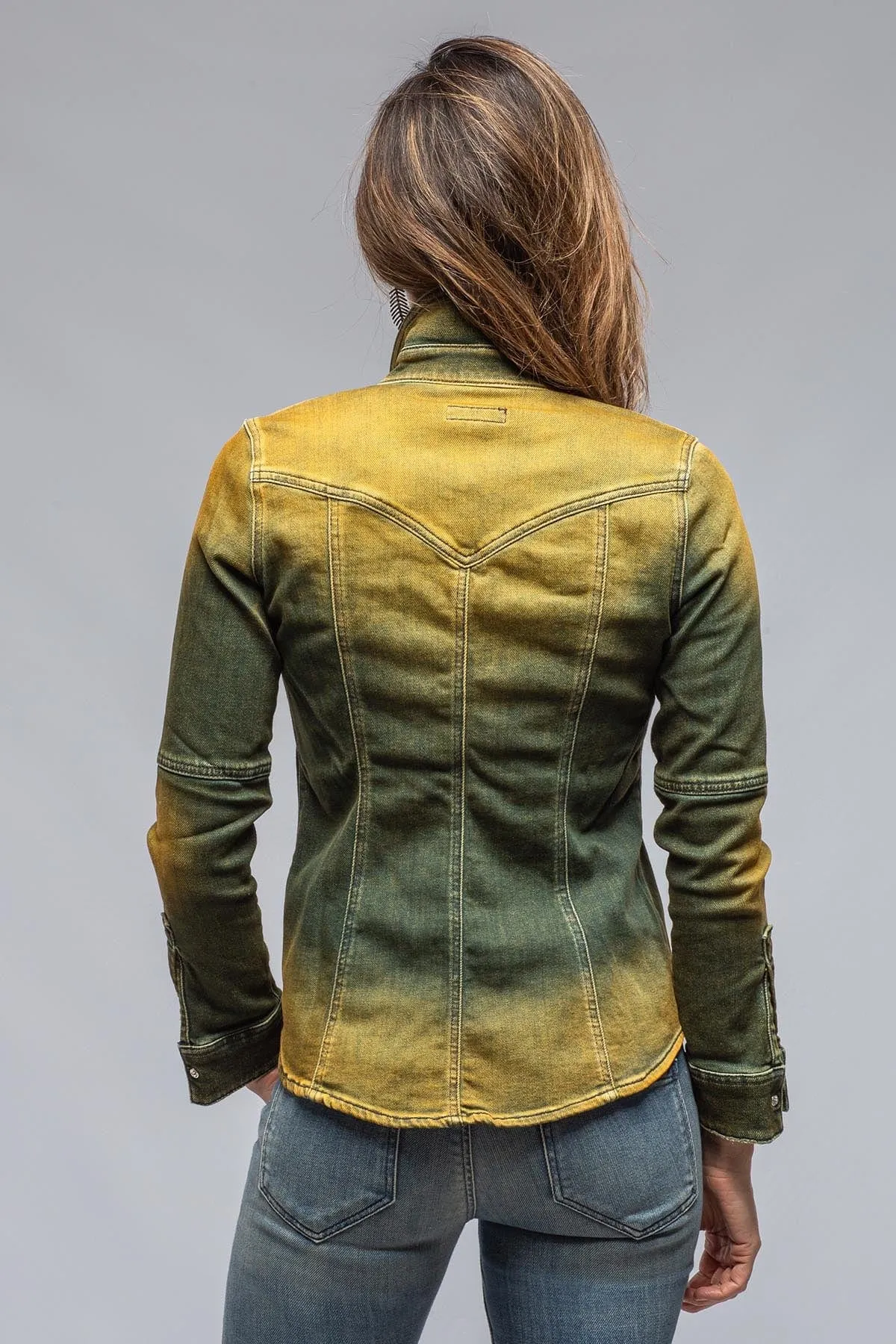 Maddi Fitted Western Snap Shirt In Marigold